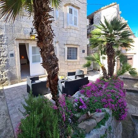 Studio Apartment Marella Vis Luaran gambar