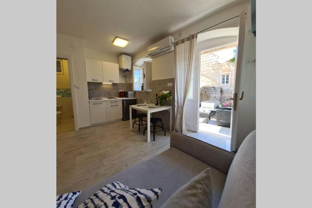 Studio Apartment Marella Vis Luaran gambar