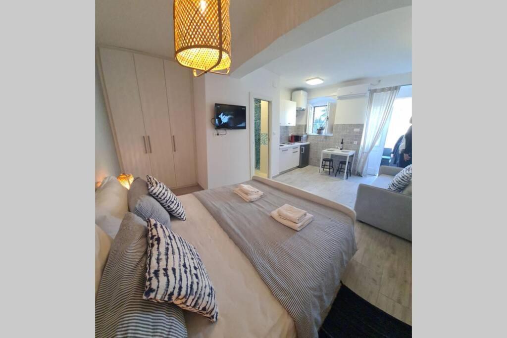 Studio Apartment Marella Vis Luaran gambar