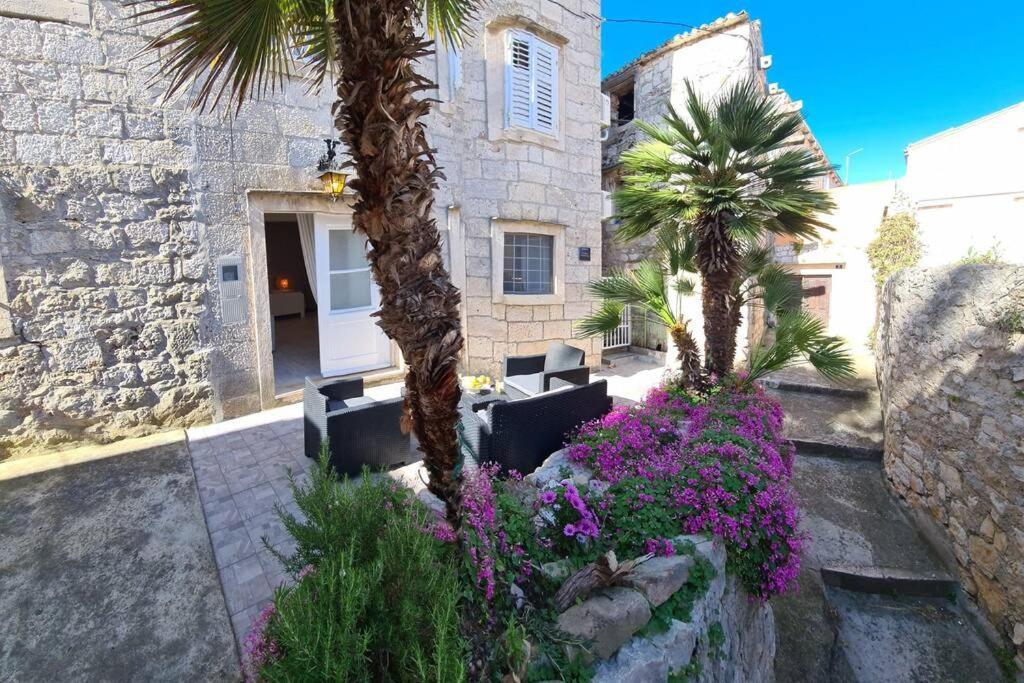 Studio Apartment Marella Vis Luaran gambar
