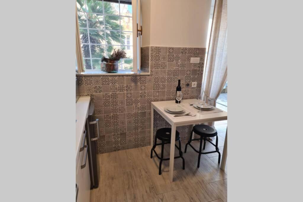 Studio Apartment Marella Vis Luaran gambar