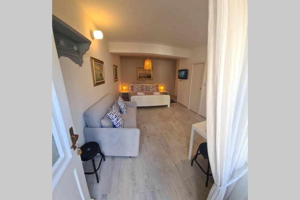 Studio Apartment Marella Vis Luaran gambar