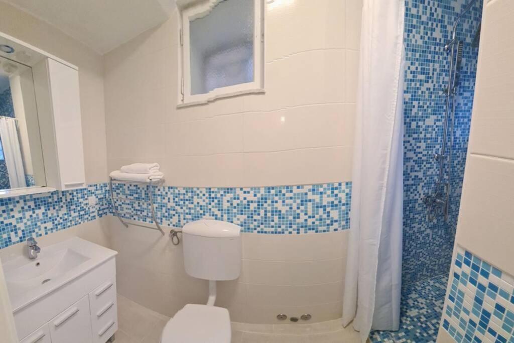 Studio Apartment Marella Vis Luaran gambar